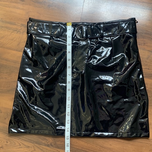 NWT Black polyester H&M skirt - Picture 4 of 4